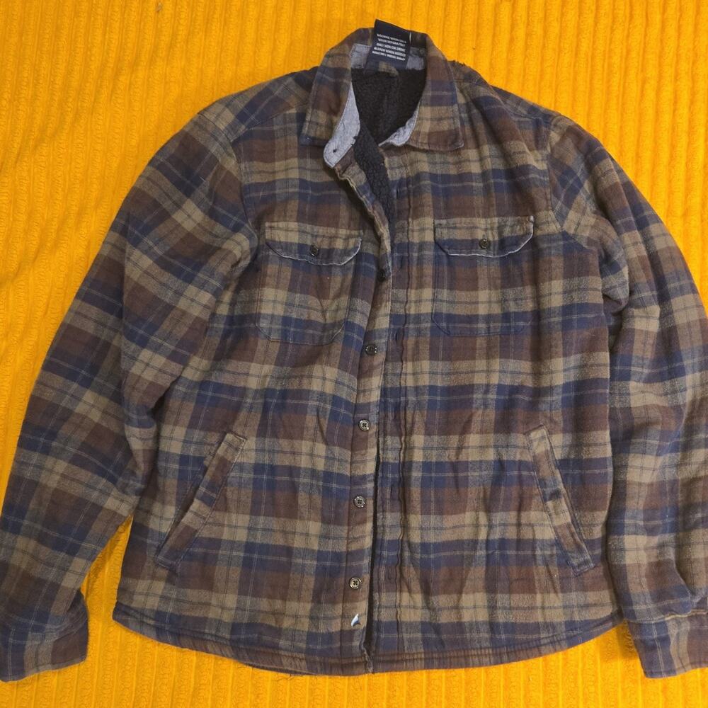 Bay Fashion USA Los Angeles. Active Wear. Men's Plaid flannel Sherpa jacket